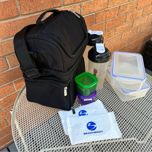 BODi | Beachbody Cooler Tote with BONUS Shakeology Cups & FIXATE containers - Picture 3 of 6